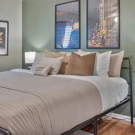 East Nash Local Dining Bars - Sleeps 6 * Nashville