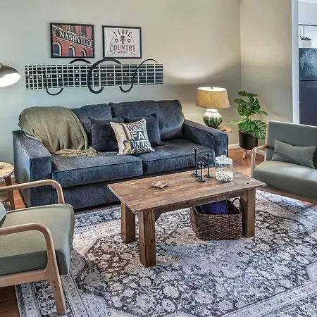 East Nash Local Dining Bars - Sleeps 6 * Nashville