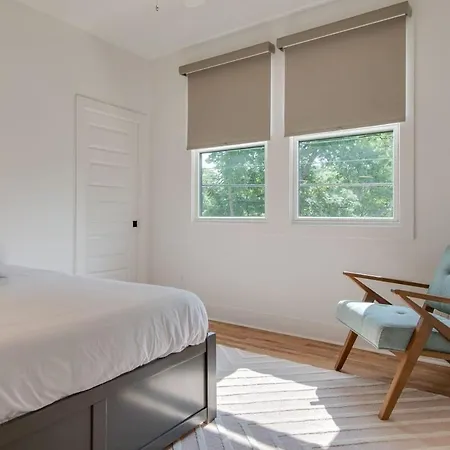 Charming East Duplex For 20