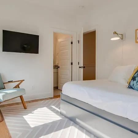 Charming East Duplex For 20 Holiday home *