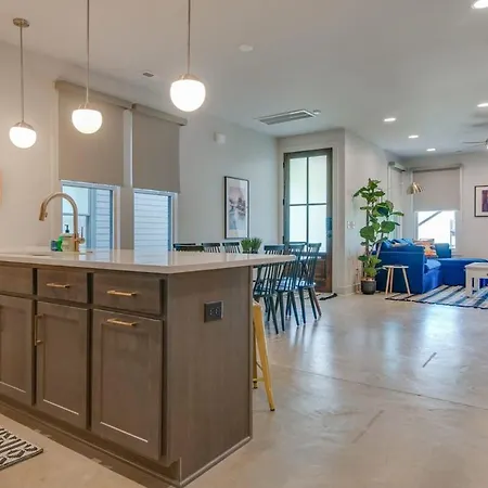 Holiday home Charming East Duplex For 20