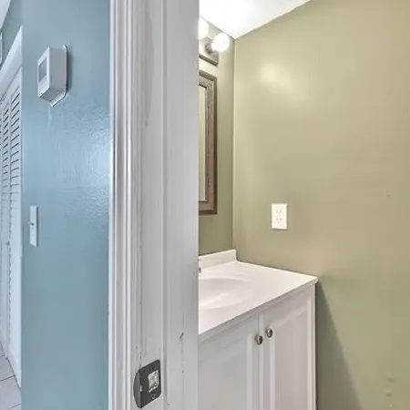 East Nash Local Dining Bars - Sleeps 6