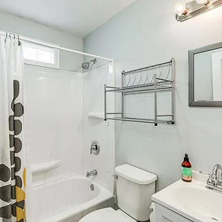 Cozy Retreat With Deck About 6 Mi To Downtown Holiday home Nashville