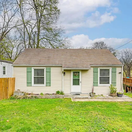 Cozy Retreat With Deck About 6 Mi To Downtown Holiday home Nashville