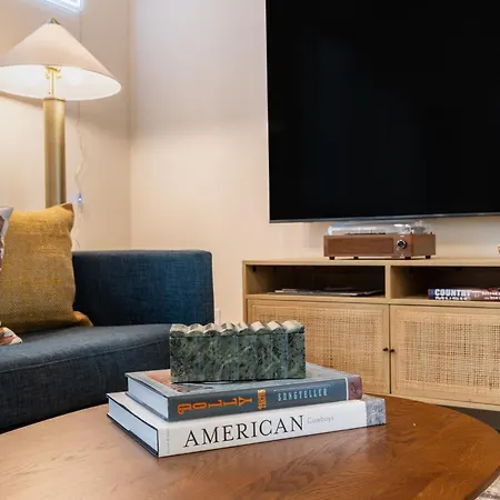Apartment Conway C205 By Avantstay Balcony W City Views 5mins To Broadway