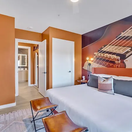 The Stage In Downtown W Pool/gym | Walk To Broadway Holiday home *
