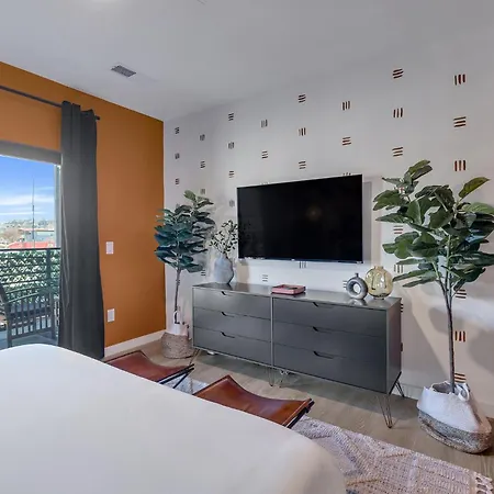 The Stage In Downtown W Pool/gym | Walk To Broadway