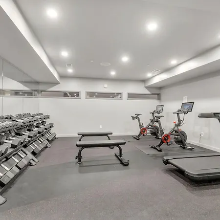 The Stage In Downtown W Pool/gym | Walk To Broadway Holiday home