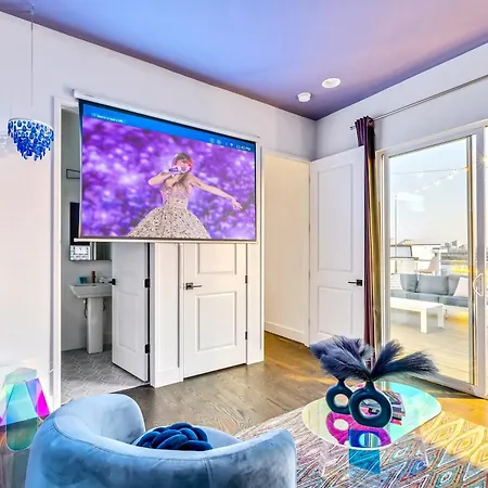 Holiday home New Nash Eras - Rooftop Decks With Hot Tub - 15 Beds