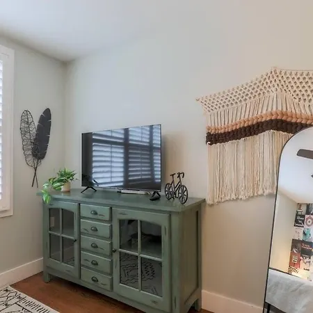 New Amazing 4br Suite* Hot Tub *2 Mi To Music *