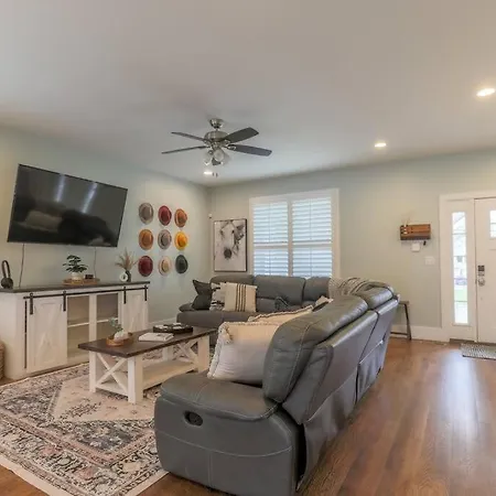New Amazing 4br Suite* Hot Tub *2 Mi To Music Holiday home Nashville