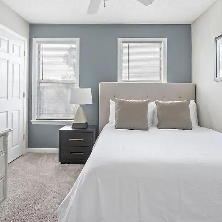Landing Modern With Amazing Amenities Apartment