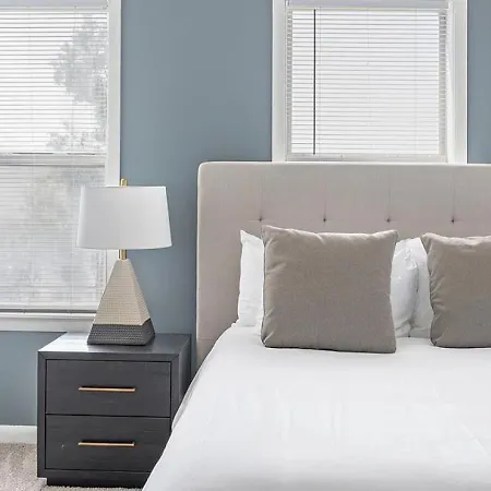 Apartment Landing Modern With Amazing Amenities Nashville