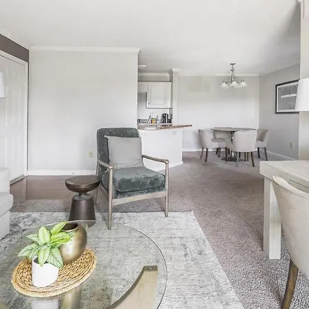 Landing Modern With Amazing Amenities * Nashville