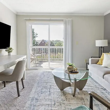 Apartment Landing Modern With Amazing Amenities