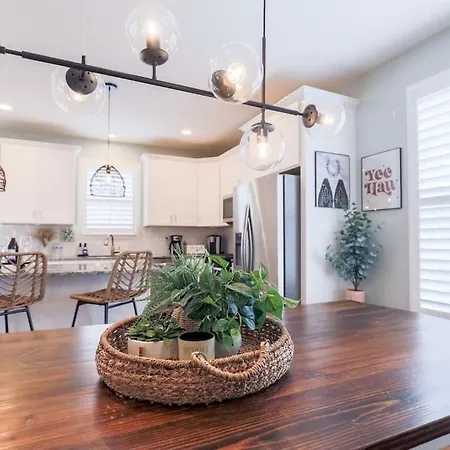 New Amazing 4br Suite* Hot Tub *2 Mi To Music * Nashville
