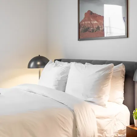 Outrider 1020 By Avantstay 5 Minutes To Broadway Downtown Apartment