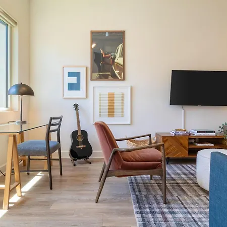Conway A103- Avantstay Private Balcony In The Heart Of Downtown *