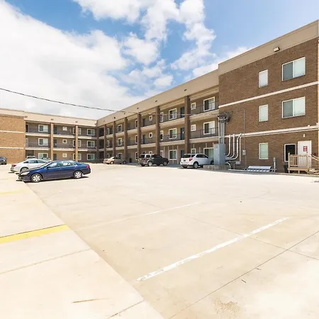 Apartment Near Downtown Walk To Restaurants, Bars & Music *