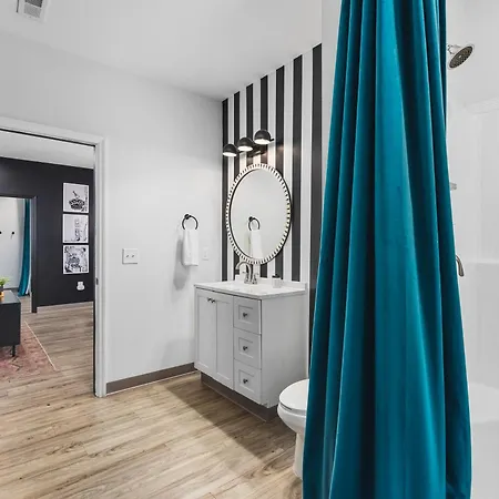 Apartment Near Downtown Walk To Restaurants, Bars & Music