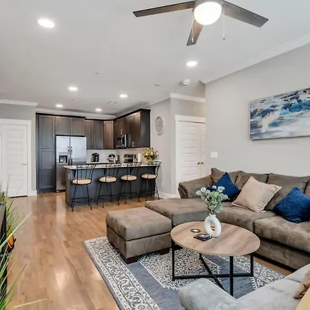 Modern Nations - Walkable - 5 Mi Downtown