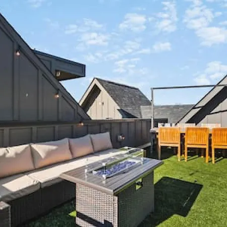 Rooftop Deck Patio And Garage Walk To Restaurants Coffee Brewery Holiday home *