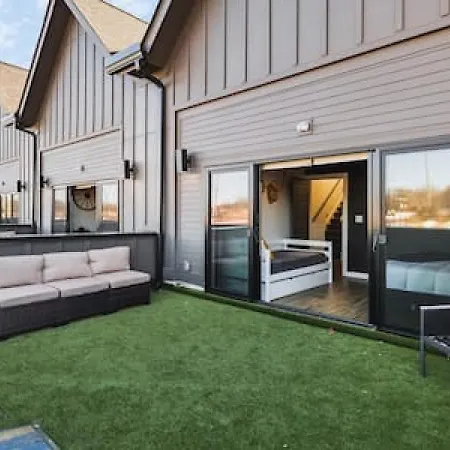 Rooftop Deck Patio And Garage Walk To Restaurants Coffee Brewery