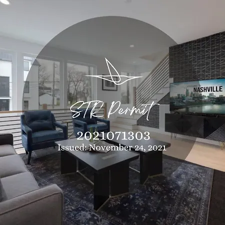 Stylish 4 Bed, Skyline Views From Rooftop, Garage , Gourmet Kitchen, Cozy Living Space, Dedicated Parking, Near Distilleries, Marathon Village & Nightlife, Chic Skyline Views, Great For Groups, 24 Hour Hospitality