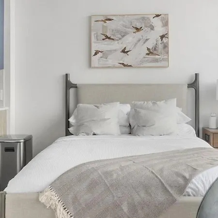 Landing Modern With Amazing Amenities *
