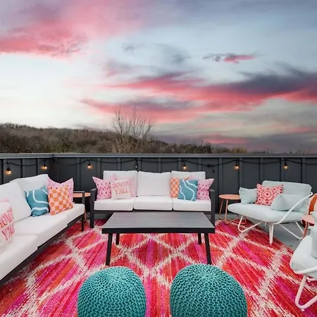 Butterfly Bnb~modern Luxury~giant Rooftop~9min Dt Holiday home