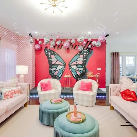 Holiday home Butterfly Bnb~modern Luxury~giant Rooftop~9min Dt Nashville