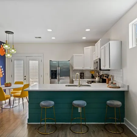 Convienent Craftsman Holiday home Nashville
