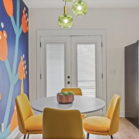 Convienent Craftsman Holiday home *