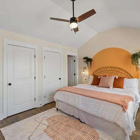 Convienent Craftsman Holiday home