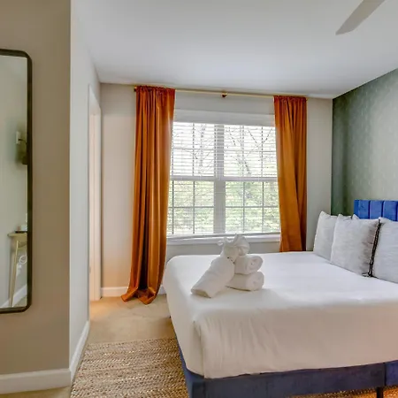 East Retreat— Large Pool — Outdoor Oasis Holiday home Nashville