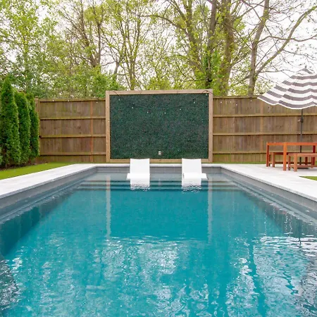 East Retreat— Large Pool — Outdoor Oasis Holiday home Nashville