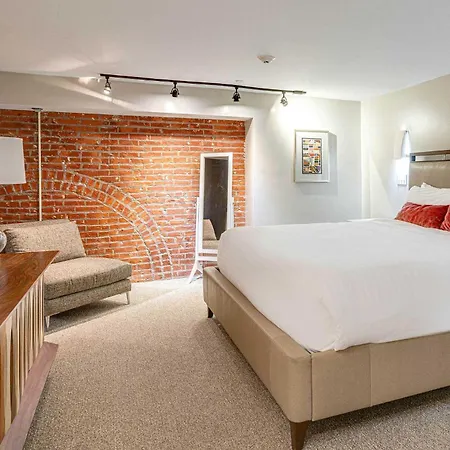 Riverfront Lofts Aparthotel