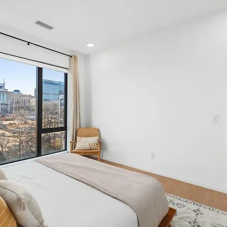 Apartment Penthouse On River With Garage And Patio, Walk Downtown