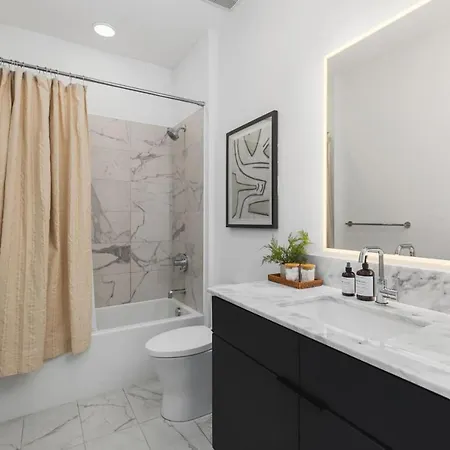 Apartment Penthouse On River With Garage And Patio, Walk Downtown Nashville