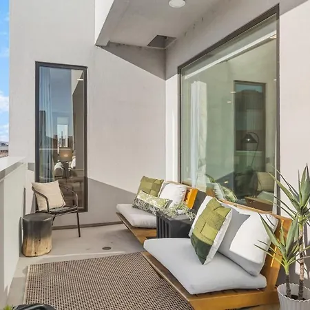 Penthouse On River With Garage And Patio, Walk Downtown Apartment Nashville