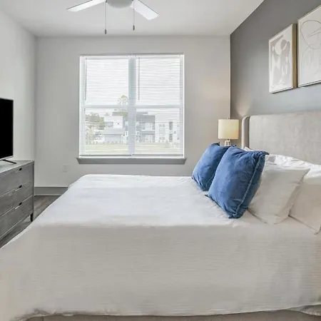 Apartment Landing - Modern With Amazing Amenities