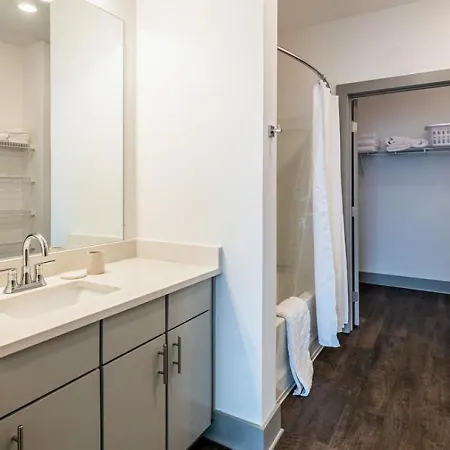Landing - Modern With Amazing Amenities Apartment *