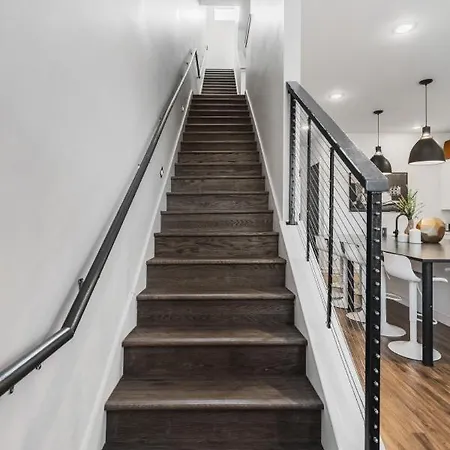 Holiday home Gorgeous East House With Rooftop Patio, Garage, 9 Beds, 3 Miles To Downtown *
