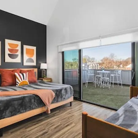 3 Miles To Broadway -garage, Patio, Walk To Shops