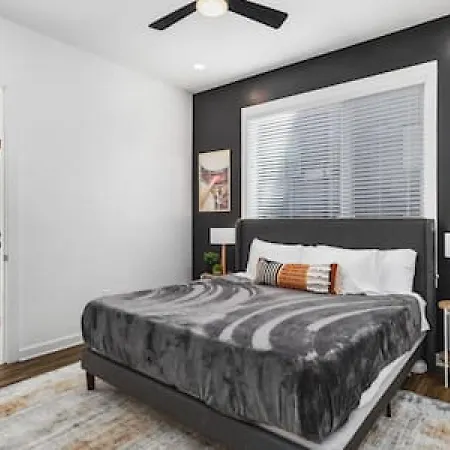 Gorgeous East House With Rooftop Patio, Garage, 9 Beds, 3 Miles To Downtown Holiday home Nashville