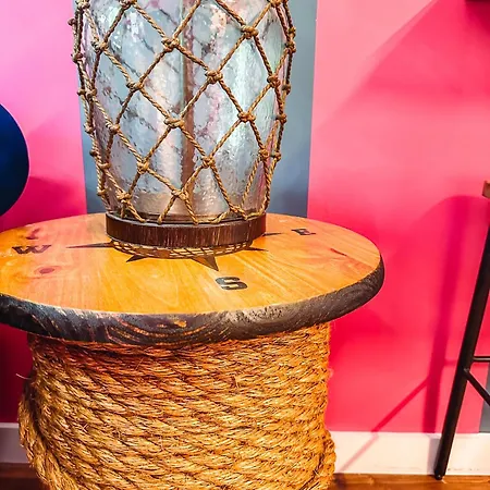 Dolly's Yacht Club - Cozy Retreat Near Broadway Holiday home Nashville