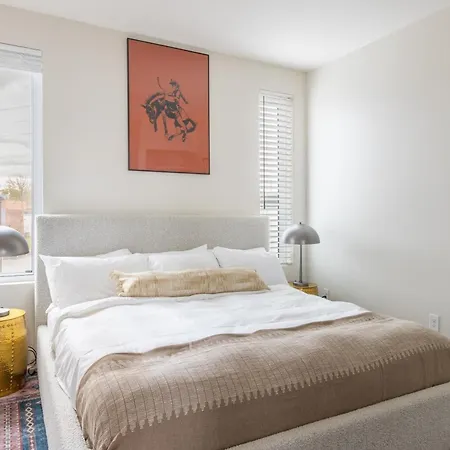 Outrider 1022 By Avantstay Private Balcony Minutes To Broadway Downtown Apartment *