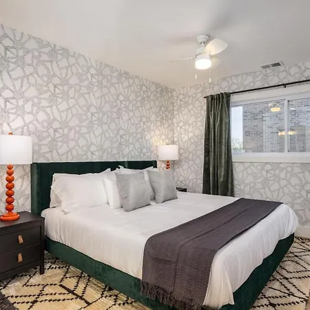 Apartment By Vanderbilt And Belmont, 3 Miles To Downtown & Free Parking