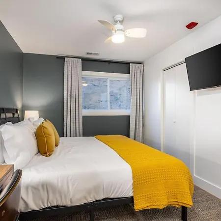By Vanderbilt And Belmont, 3 Miles To Downtown & Free Parking *