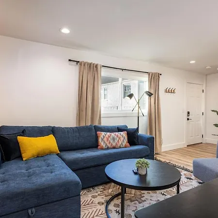 Apartment By Vanderbilt And Belmont, 3 Miles To Downtown & Free Parking